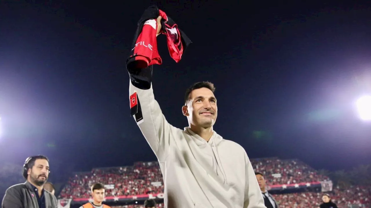 Newell's homenajeó a Lionel Scaloni en su cancha tras ganar la Copa América 2024