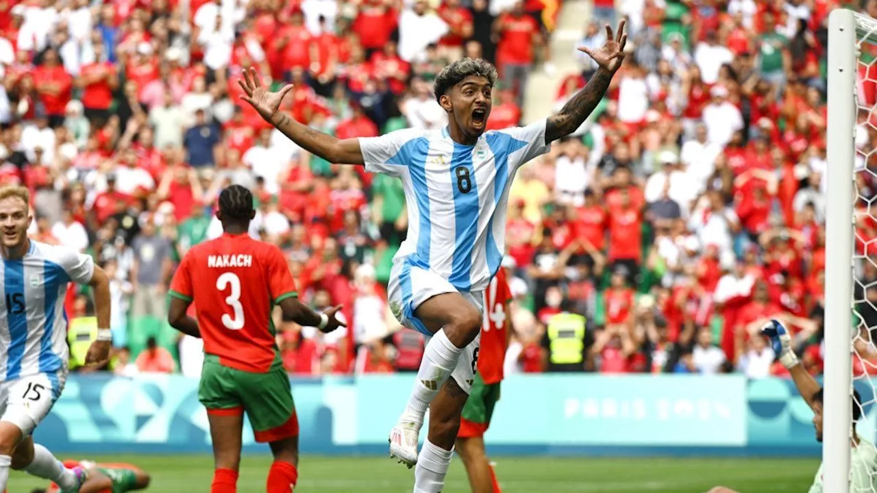 Papelón en Argentina-Marruecos: se reanudó el partido, anularon el gol de Medina y Argentina perdió