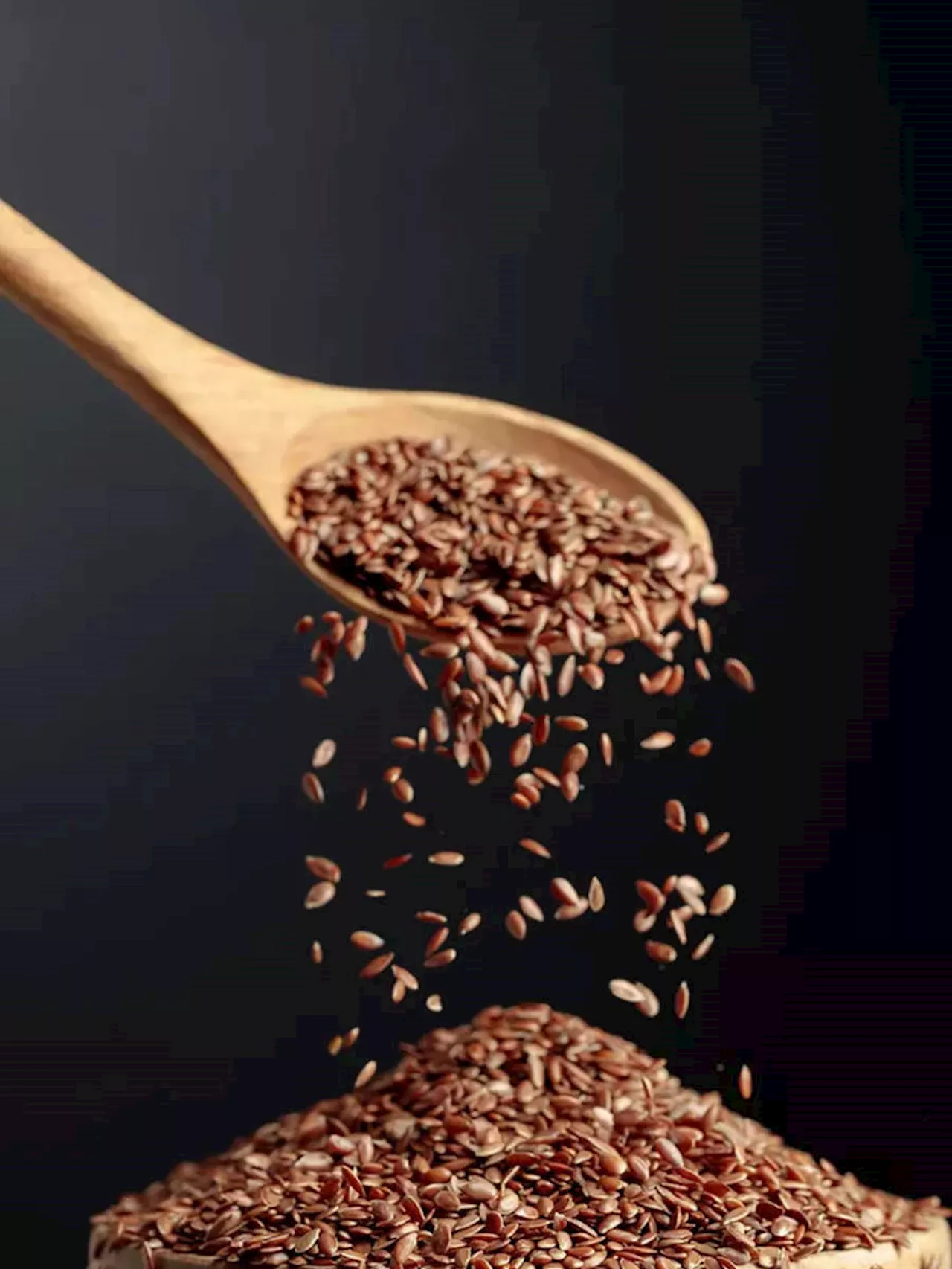 दूध जैसे ग्लो के लिए लगाएं Flaxseed फेस मास्क