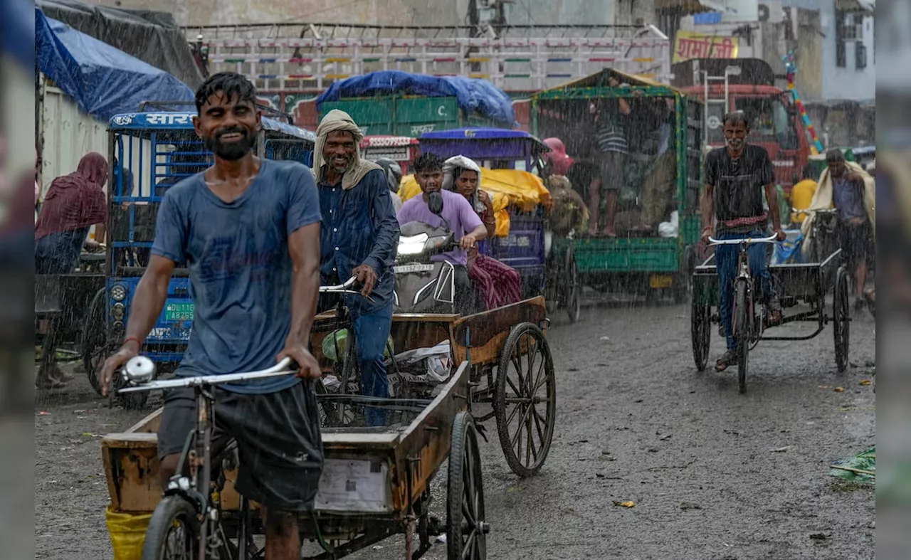 दिल्ली-नोएडा में झमाझम बारिश, सुबह-सुबह अंधेरा, उमस और चिपचिपी गर्मी से मिलेगी राहत?