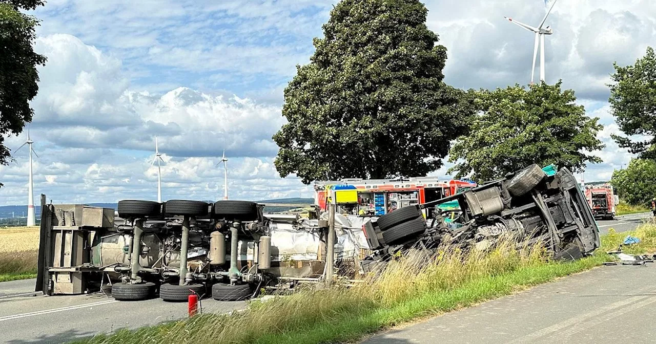 Schwerer Unfall mit Lkw auf der B64 bei Paderborn