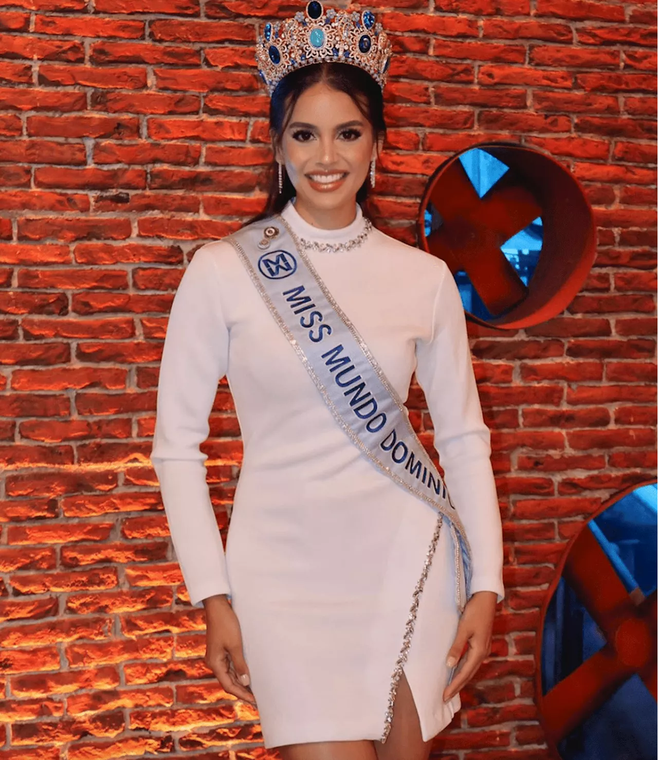 Roba y luego recuperan la corona de Miss Mundo República Dominicana: vale más de $10,000