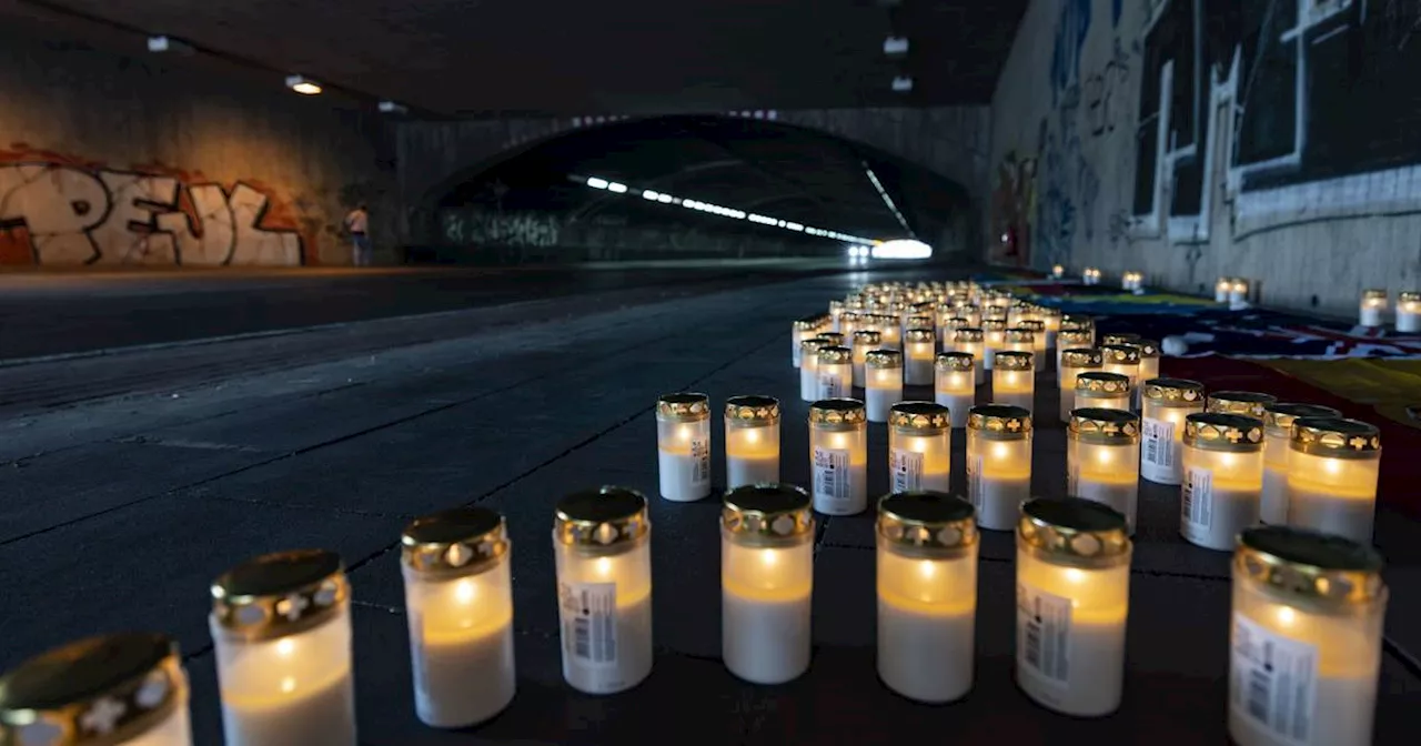 Duisburg: 1000 Lichter erinnern an Opfer der Loveparade-Katastrophe​