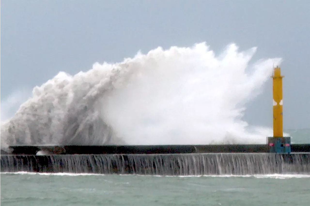 Taiwan shuts down as Typhoon Gaemi approaches