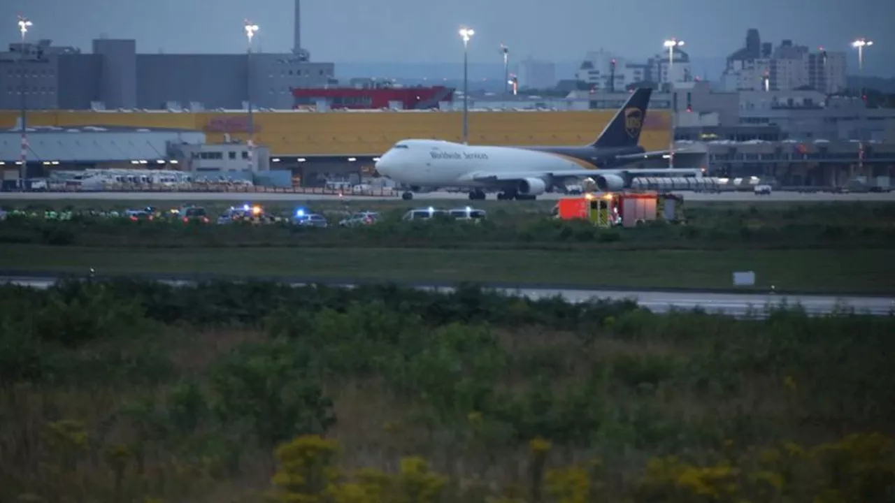 'Letzte Generation': Aktivisten legen Luftverkehr am Flughafen Köln/Bonn lahm