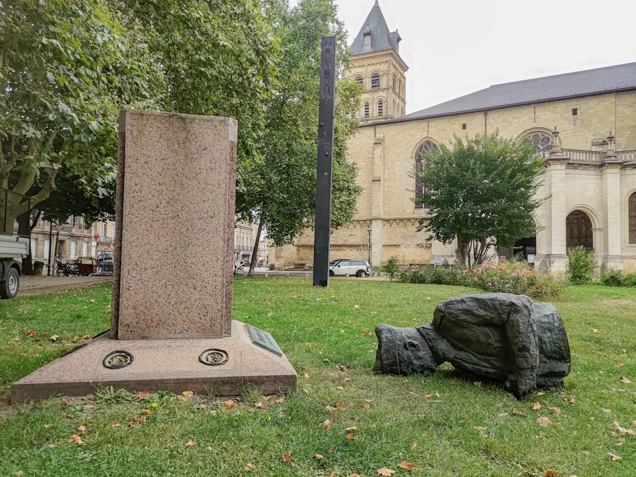 À Bordeaux, la statue d’un héros de la France Libre vandalisée et mise à terre