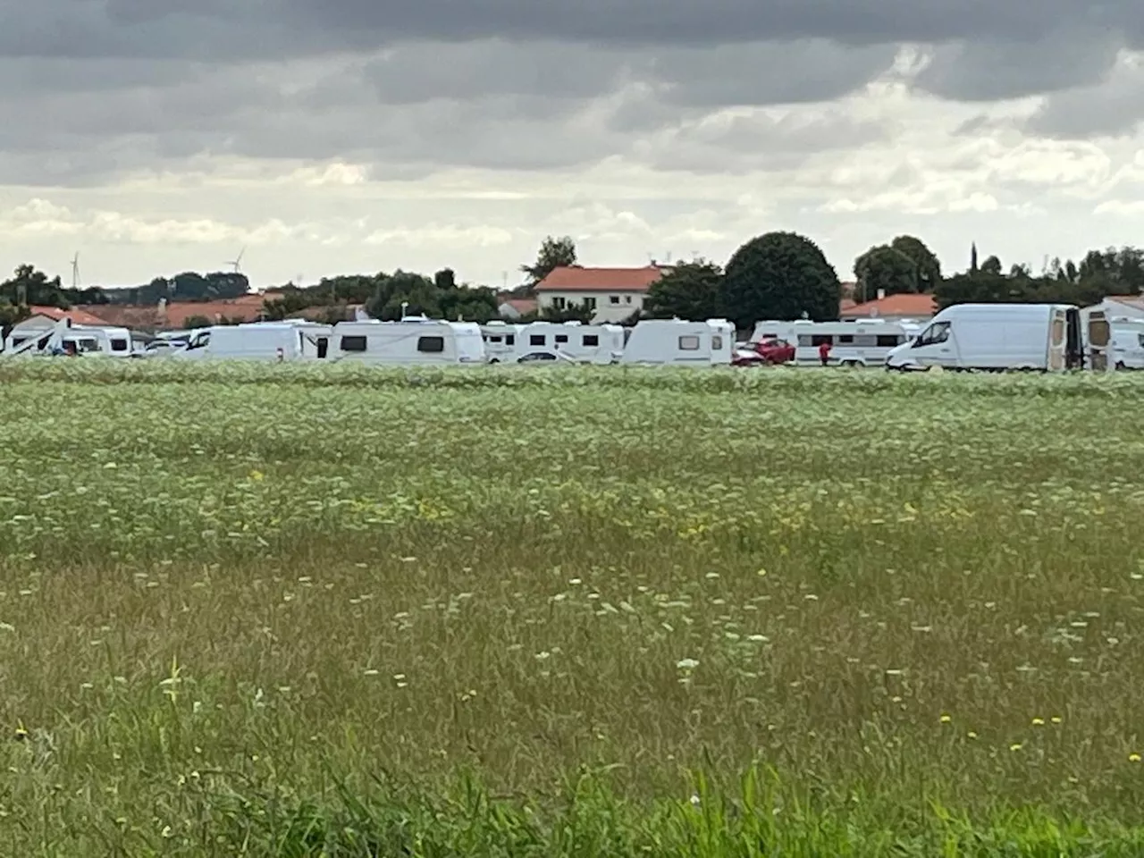 Saint-Xandre : l’installation de gens du voyage créée des tensions entre la maire et un fermier