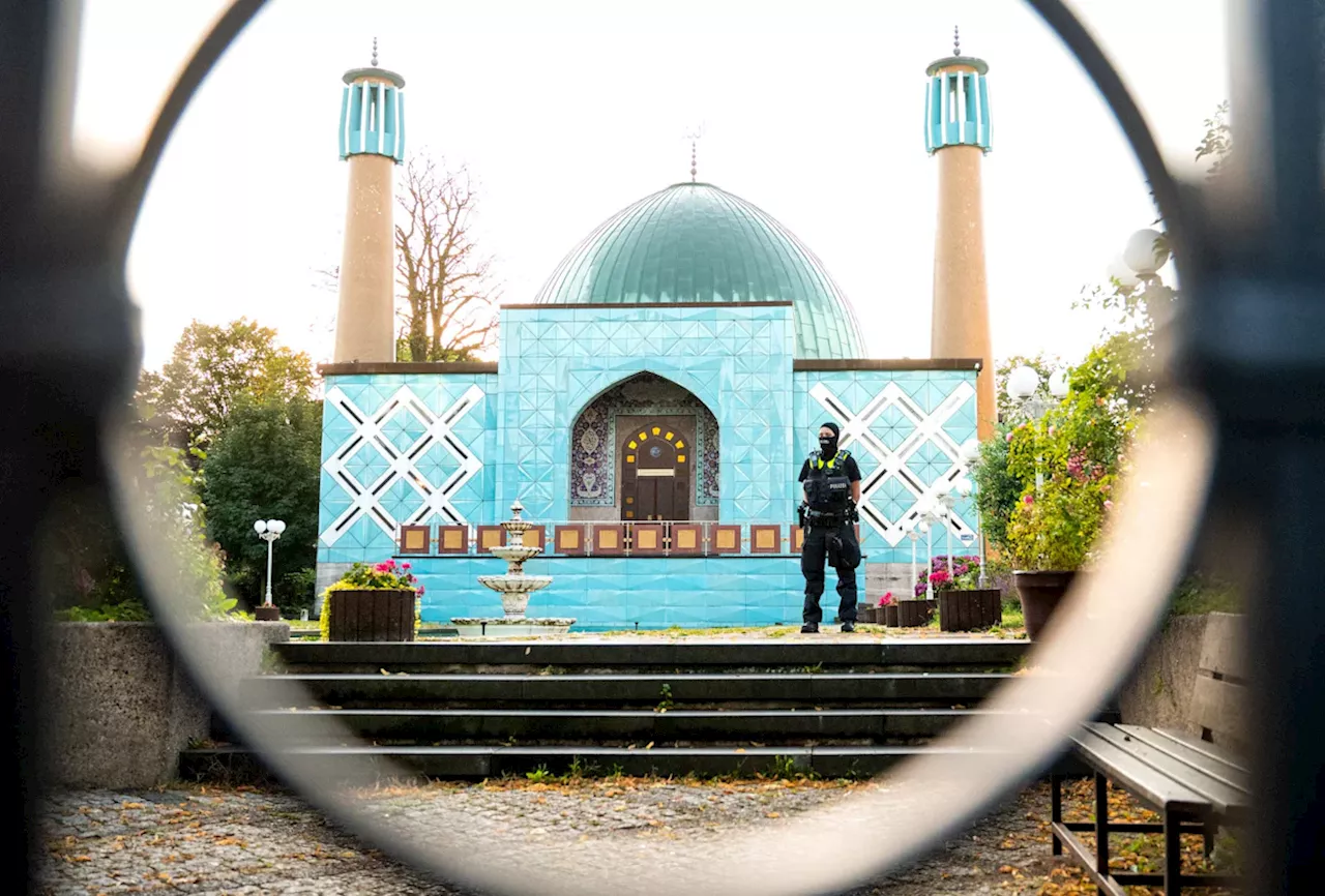 Hamburg: Innenministerin verbietet Islamisches Zentrum - Razzia in der Blauen Moschee