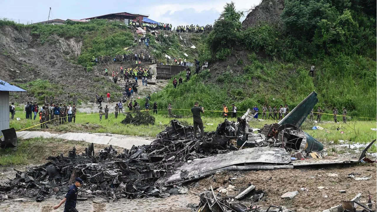 Beim Start auf Flughafen Kathmandu abgestürzt: Mehrere Menschen sterben bei Flugzeugunglück in Nepal