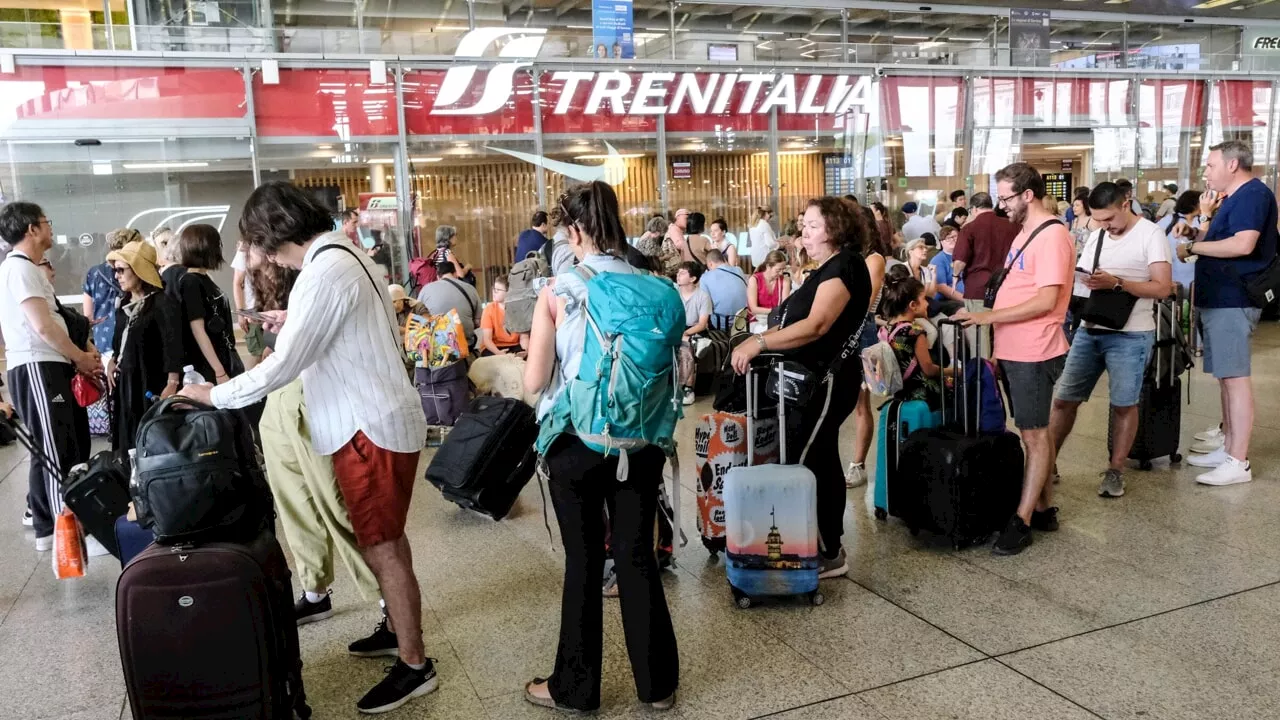 Treni nel caos fino a venerdì: Trenitalia invita a riprogrammare i viaggi, cosa sta succedendo