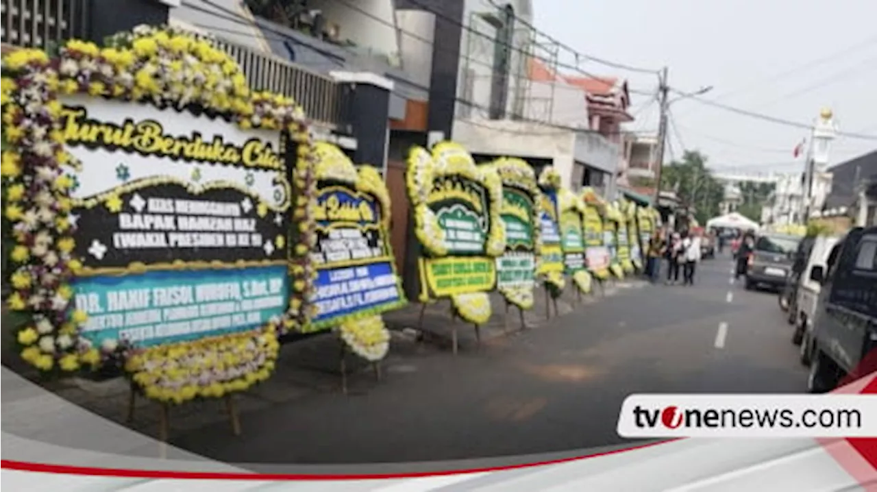 Karangan Bunga Ucapan Duka Cita Berjejer Sepanjang Jalan Menuju Rumah Duka Hamzah Haz