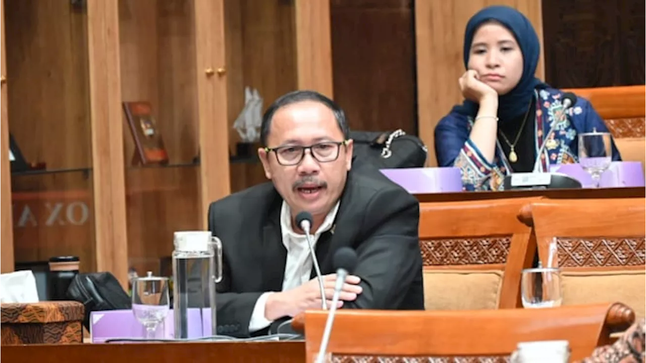 DPR Khawatir Indonesia 'Krisis Guru', Kemendikbud Diminta Percepat Sertifikasi