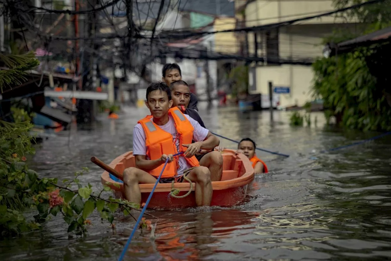 Deadly Typhoon Gaemi Floods Philippines, Shuts Taiwan