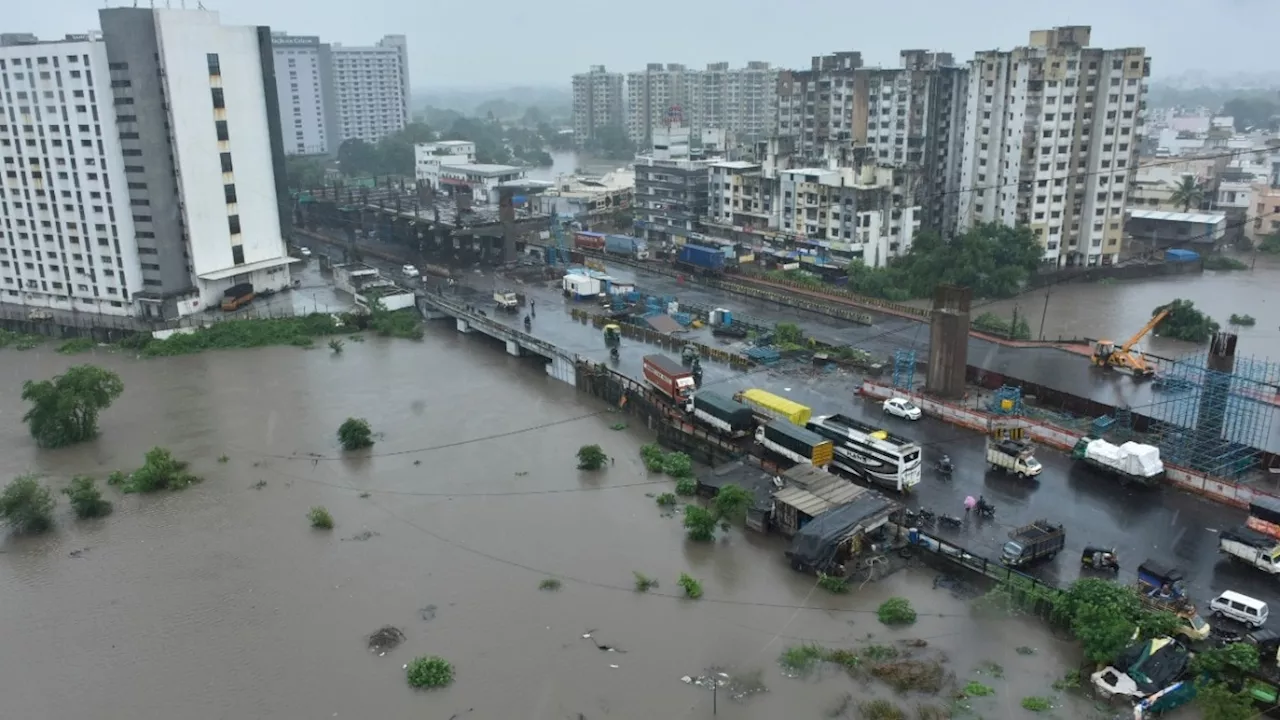 भारी बारिश से महाराष्ट्र, गुजरात और MP का बुरा हाल, कई शहर डूबे, स्कूल-कॉलेज हुए बंद