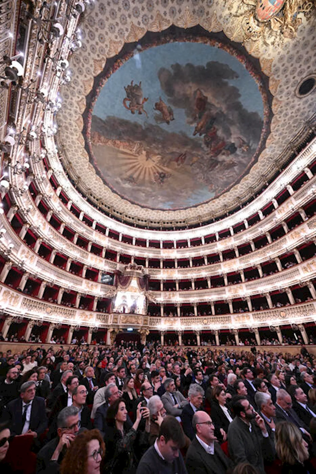 Fondazioni liriche, illegittimo il decreto pensione a 70 anni