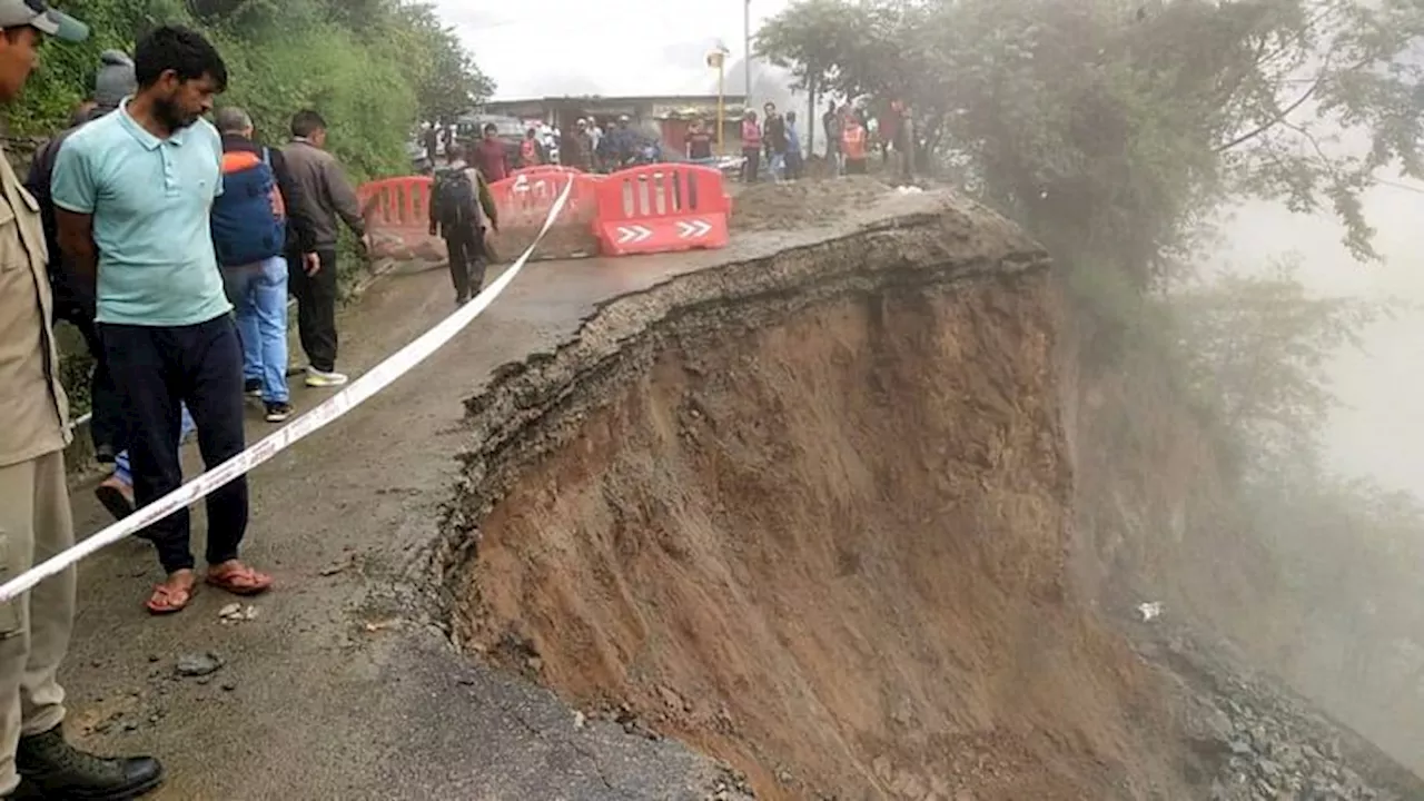 Rainfall: मलारी हाईवे लाल बाजार के पास 20 मीटर ध्वस्त, बदरीनाथ के रास्ते में फंसे रहे 700 श्रद्धालु, तस्वीरें