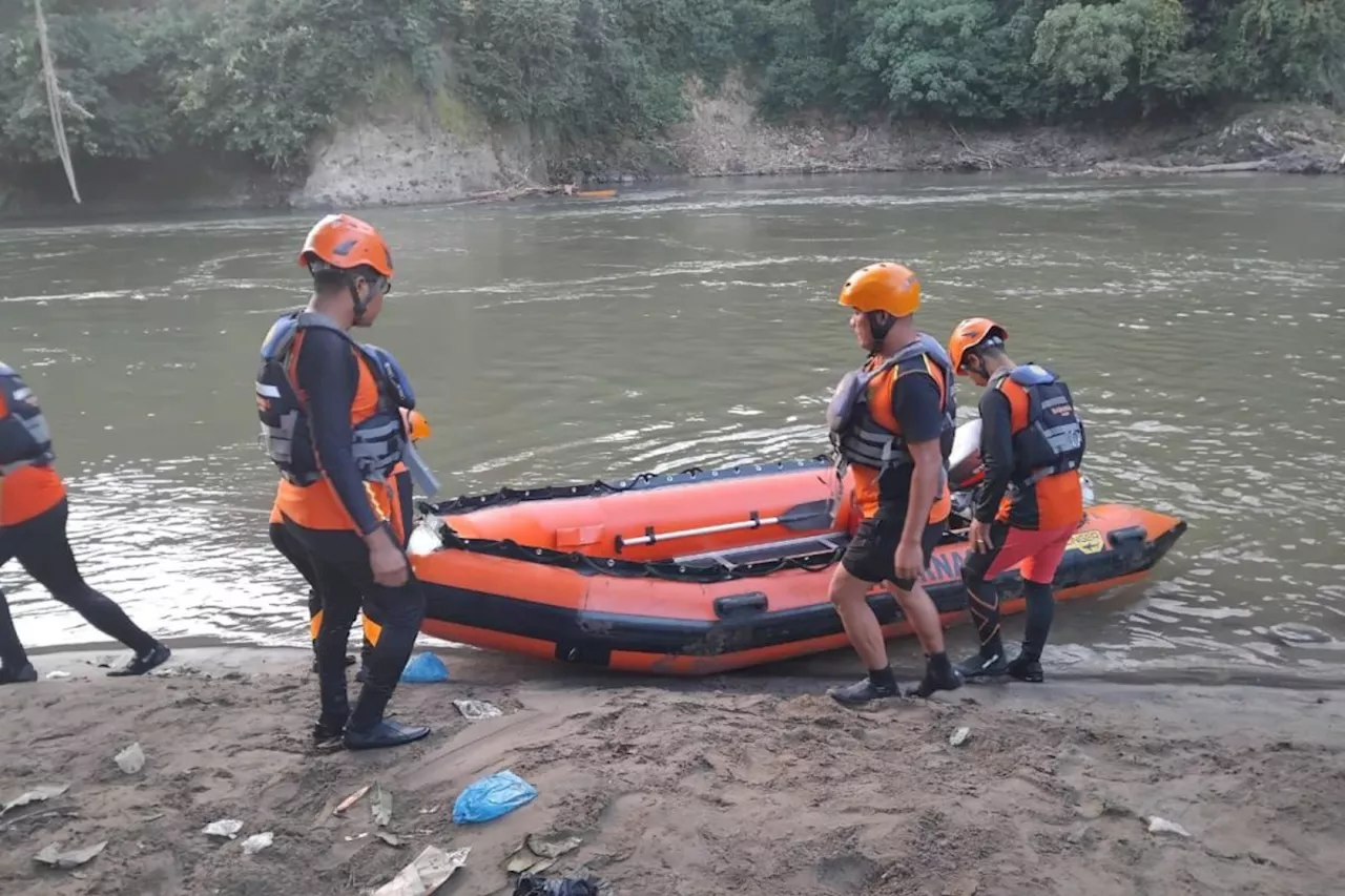 Tim SAR Jambi cari remaja hanyut saat mandi di Sungai Batang Merangin