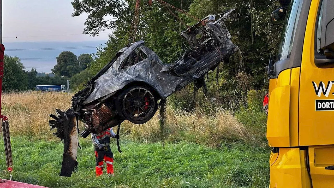 Unfall auf A44: Zwei Menschen verbrennen in Porsche – illegales Autorennen!