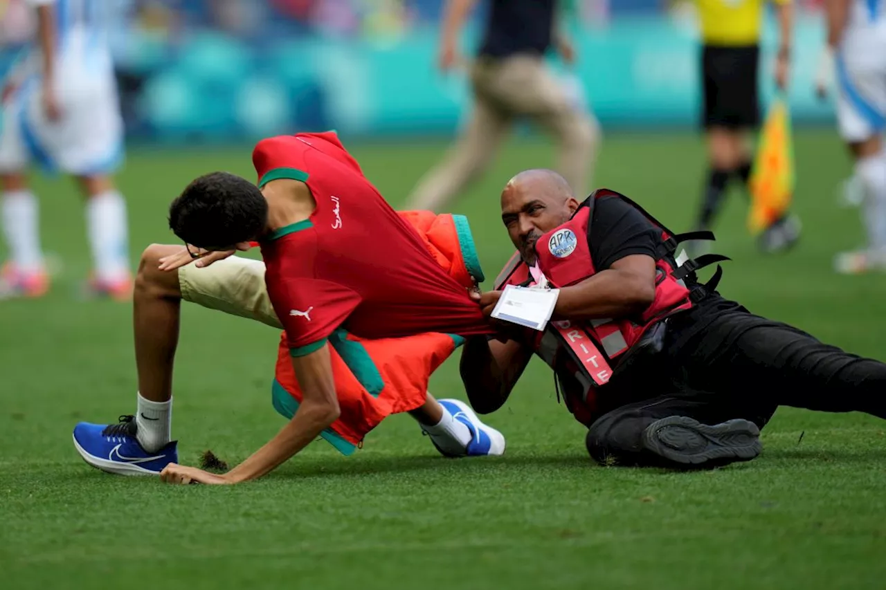 Morocco upsets Argentina, fans invade pitch in chaotic start for Olympic football