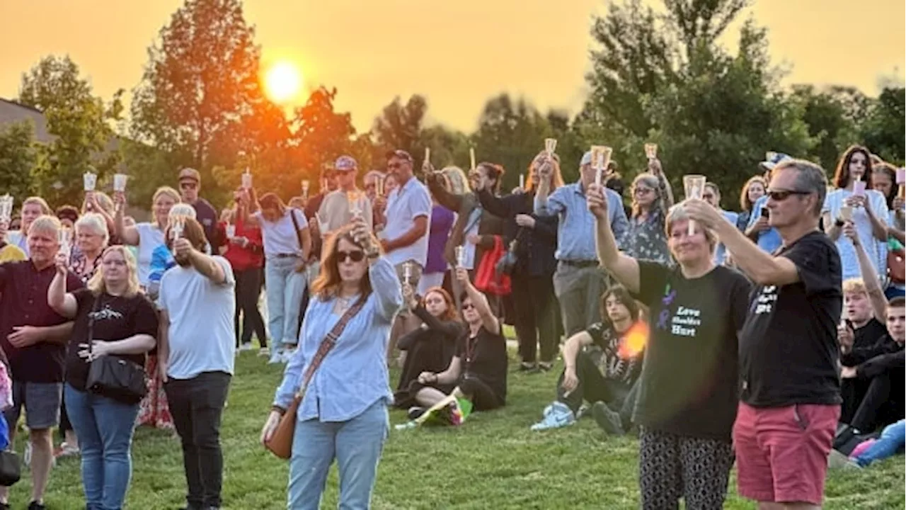 Community honours slain London, Ont., teen at candlelight vigil, vows to fight domestic violence