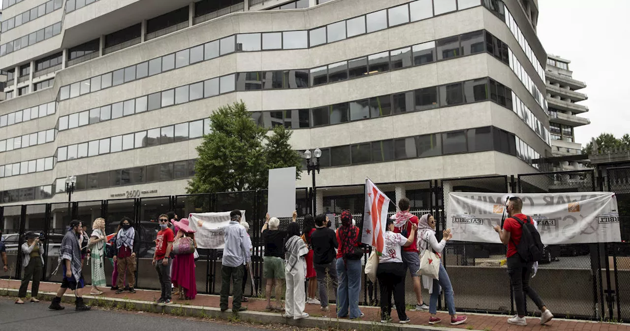 Maggots and other bugs released at Watergate Hotel, where Netanyahu is staying during his D.C. visit