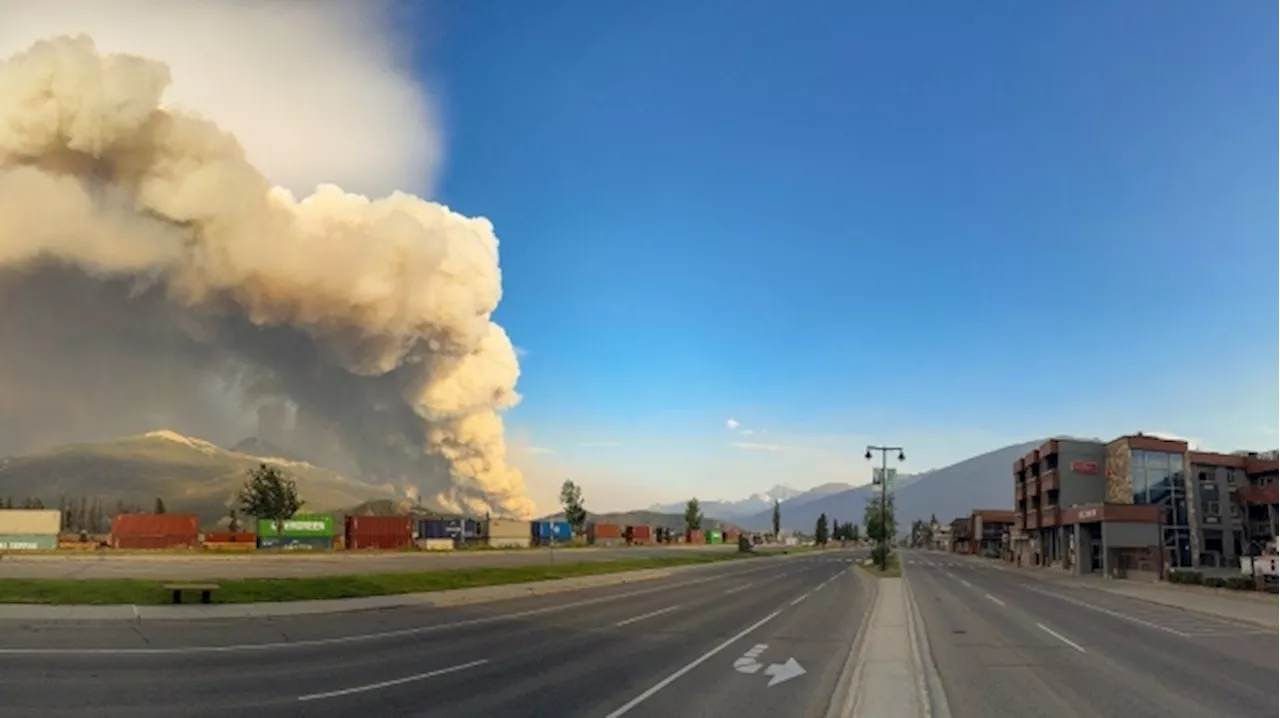 Jasper wildfire burns buildings