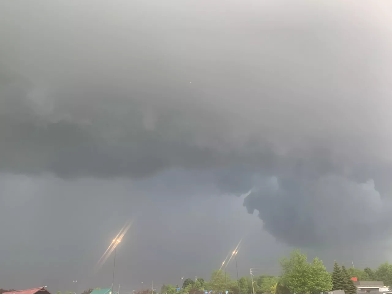 Tornado near Perth, Ont. during severe weather on Wednesday, Northern Tornadoes Project says