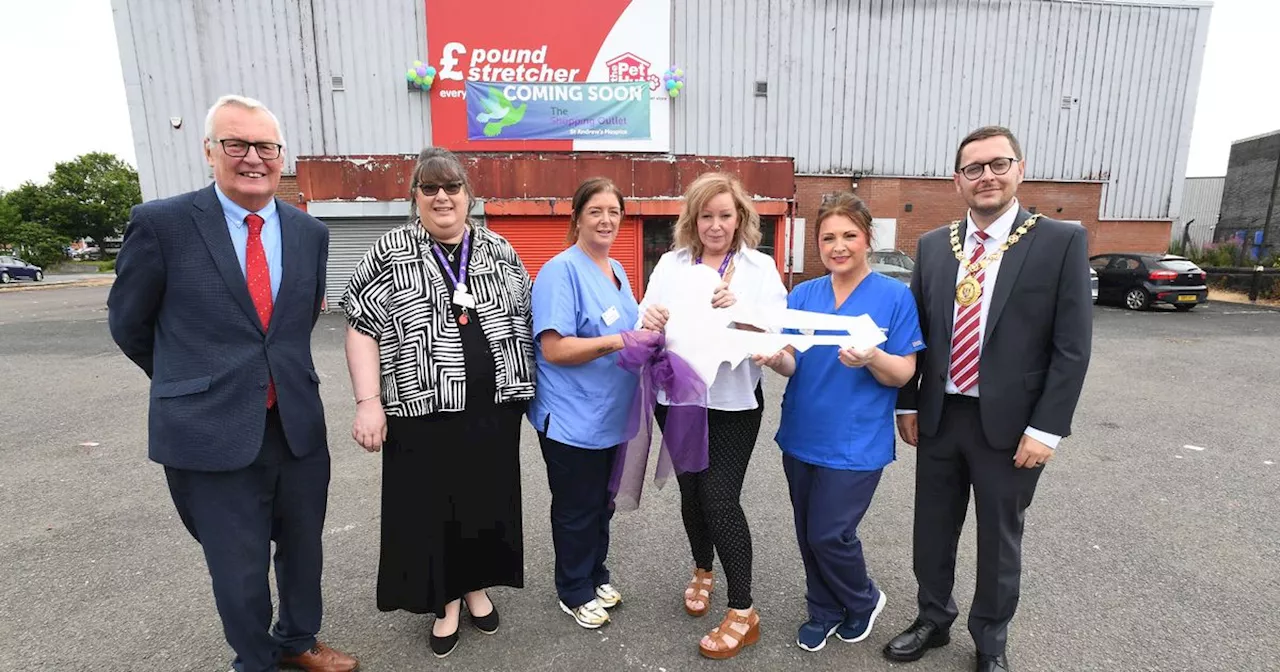 St Andrew’s Hospice receives keys to brand new shopping outlet in Coatbridge