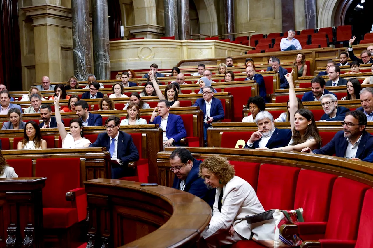 El Parlament aprueba un nuevo reglamento que permite el voto a distancia de Puigdemont