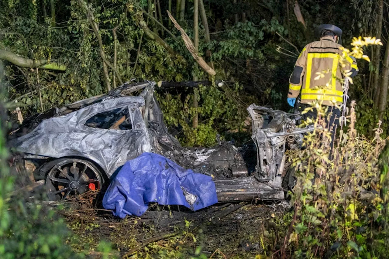 Illegales Autorennen in NRW: Vater und Sohn verbrennen