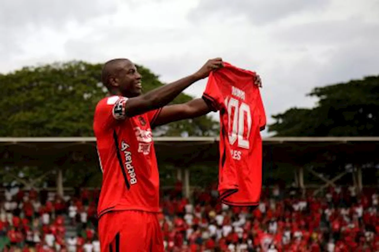 Adrián Ramos vestido de centenar: el delantero llegó a su gol 100