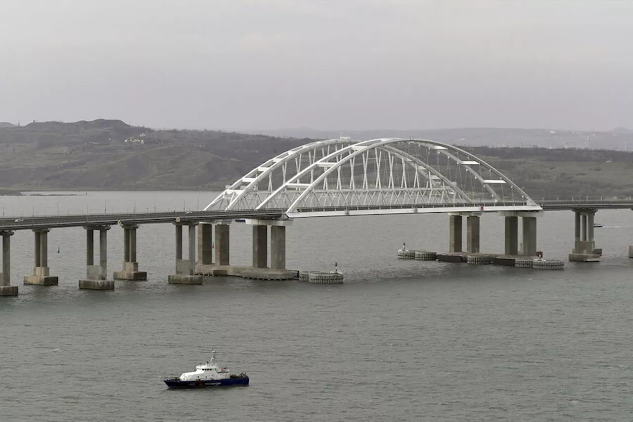 На подъезде к Крымскому мосту скопились более 1020 автомобилей