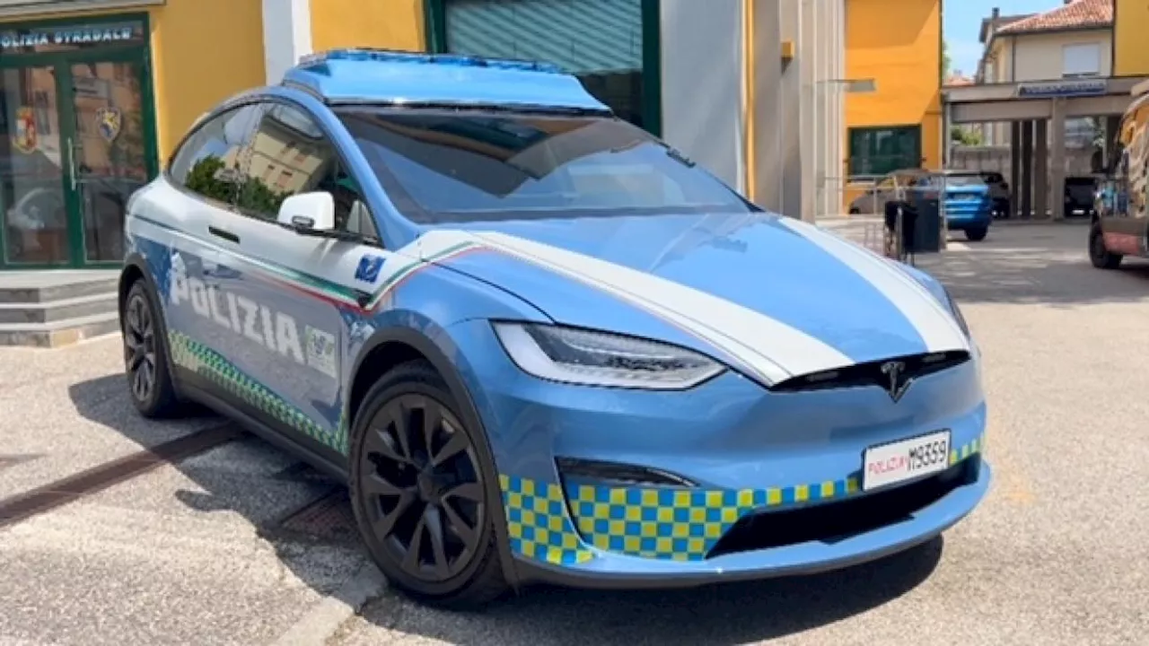 I segreti dellaTesla Model X della polizia stradale