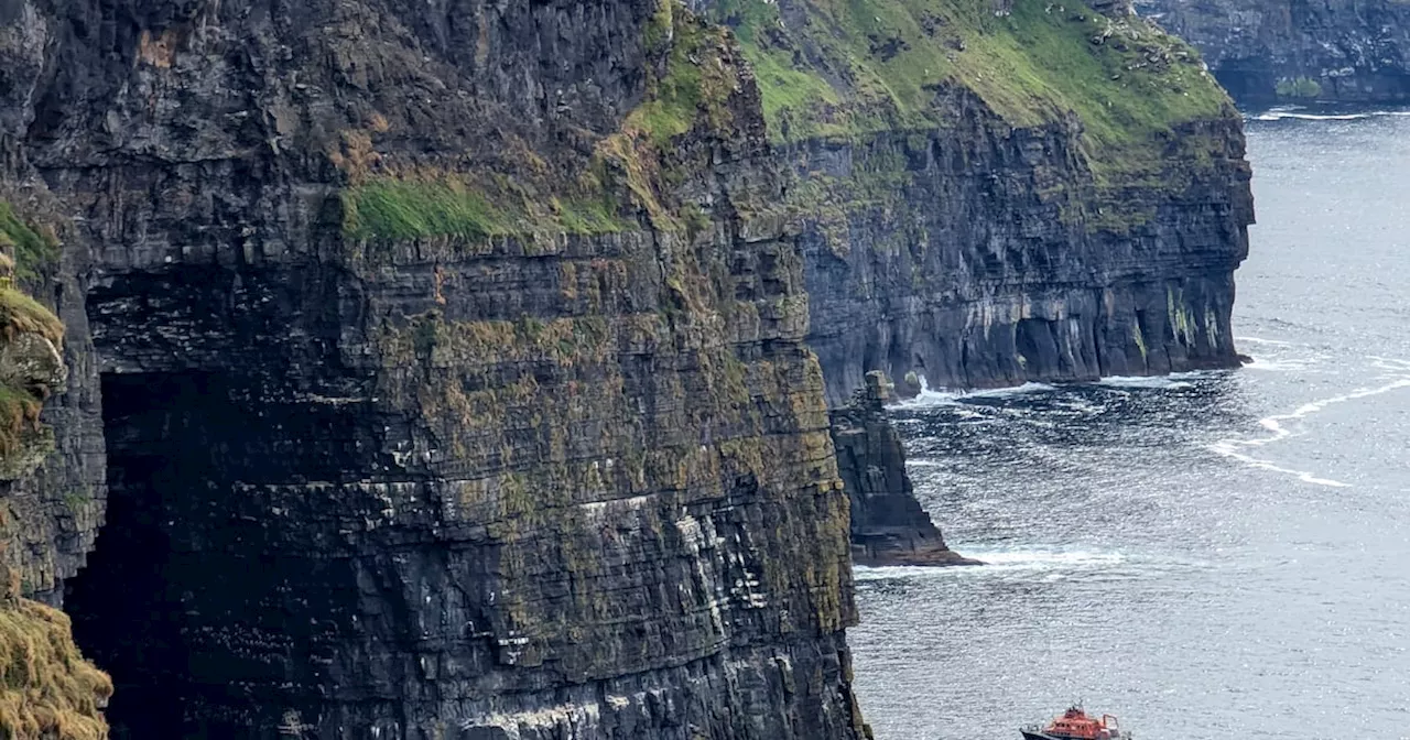 Cliffs of Moher search for boy to resume this afternoon due to weather conditions