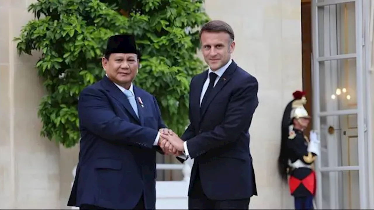 Kunjungan Kerja ke Prancis, Prabowo Disambut Hangat Presiden Macron di Istana Elysee