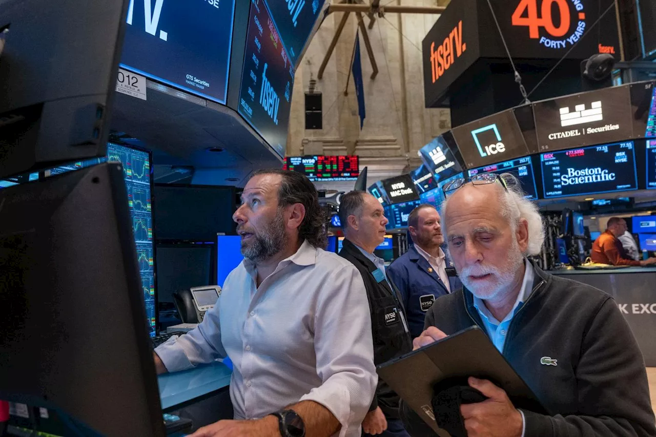 Wall Street finit en ordre dispersé, entre croissance soutenue et résultats mitigés