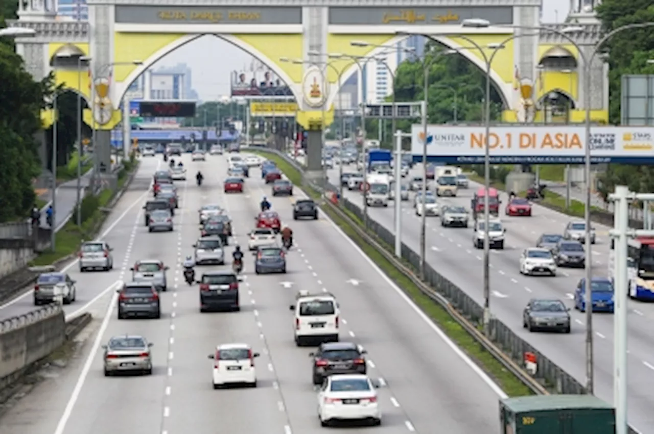 Lane closures, traffic diversions on KM8.0 to KM8.6 Federal Highway, KL-bound, starting July 29 to Dec 31, 11pm to 5am for LRT3 works, says project contractor