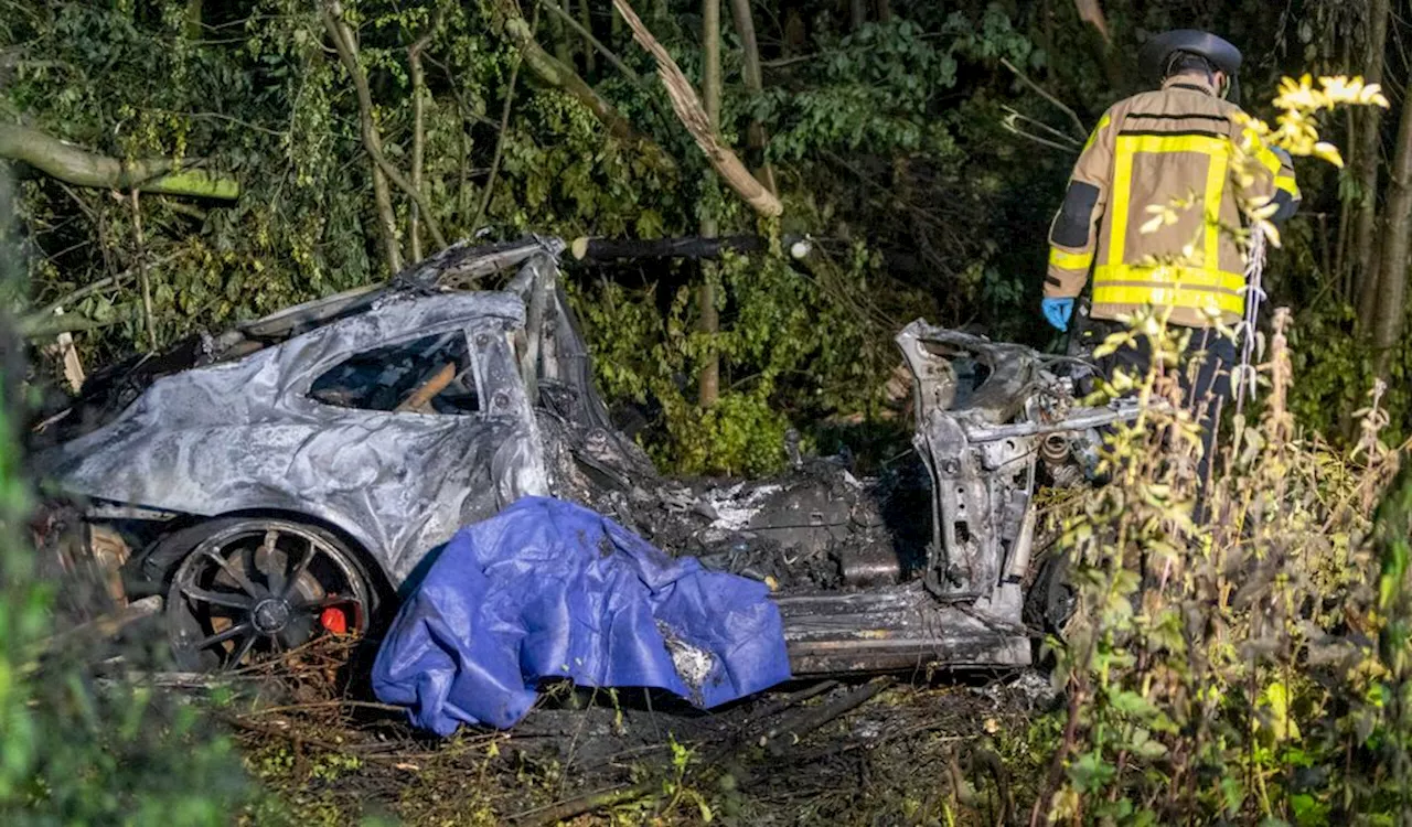 Illegales Autorennen? Vater und Sohn verbrennen in Porsche