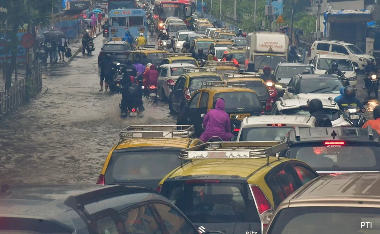 मुंंबई और पुणे में जोरदार बारिश का कहर, इन इलाकों के लिए भारी बारिश का अलर्ट