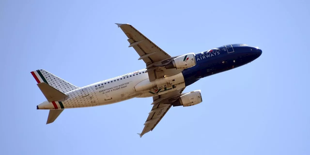 W&auml;hrend Landeanflug auf beliebte Ferieninsel: Flugzeug muss Lavafont&auml;ne ausweichen