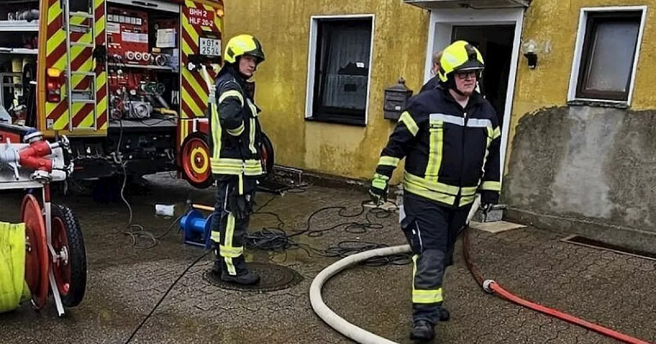 Starkregen im Kreis Gütersloh: Viele Keller unter Wasser – Schlamm in Siedlung gespült