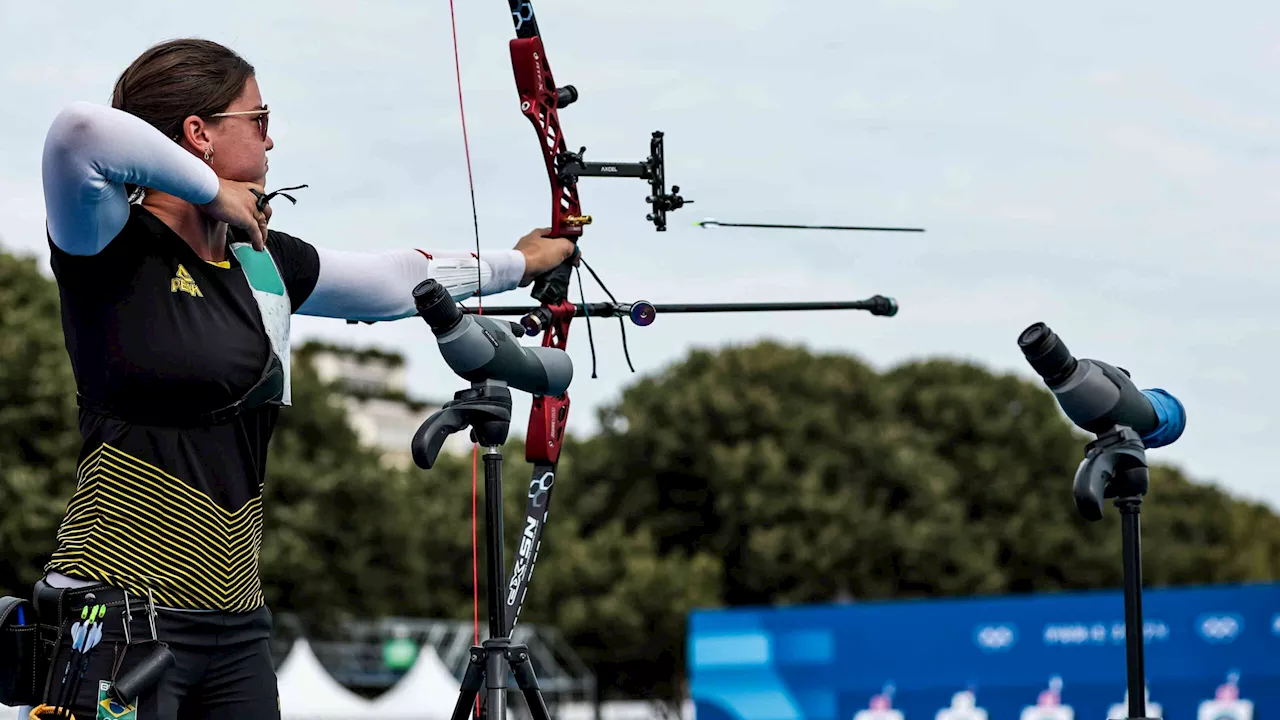 Paris 2024: Ana Luiza Caetano bate recorde pessoal em fase classificatória do tiro com arco