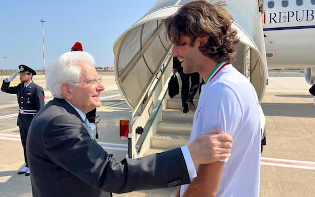 Olimpiadi, Mattarella e Tamberi sull'aereo presidenziale arrivati a Parigi