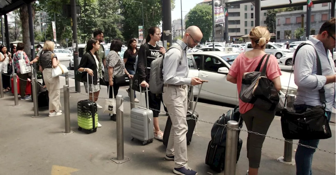 Milano, emergenza taxi. Nuove vetture solo a fine anno