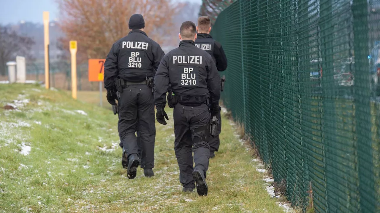 Nach Blockaden der Letzten Generation in Frankfurt: Bundespolizei verstärkt am Flughafen BER Schutz vor etwaigen Störern