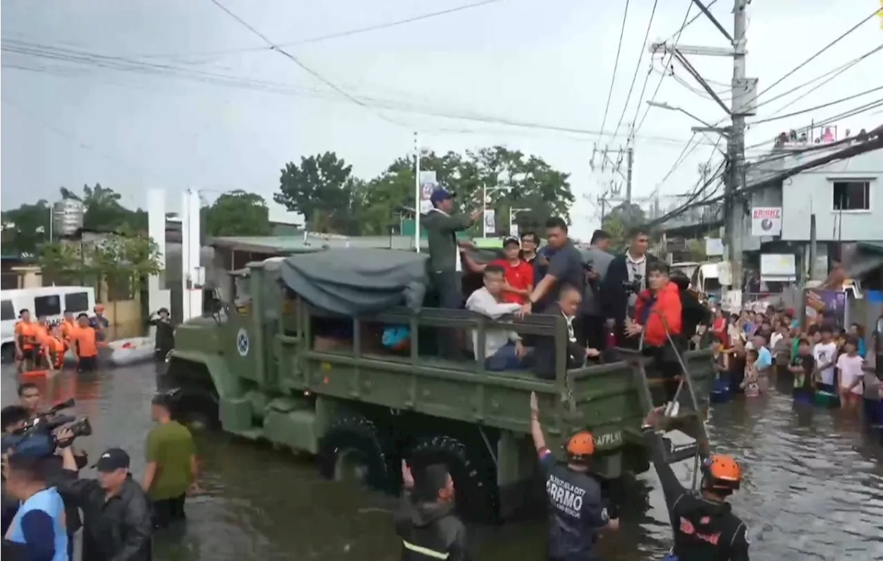 Marcos conducts ocular inspection, visits flood victims in Valenzuela