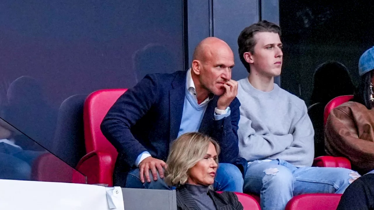 Alex Kroes schrok van ‘hokjescultuur’ bij Ajax: ‘Allemaal eigen clubjes’