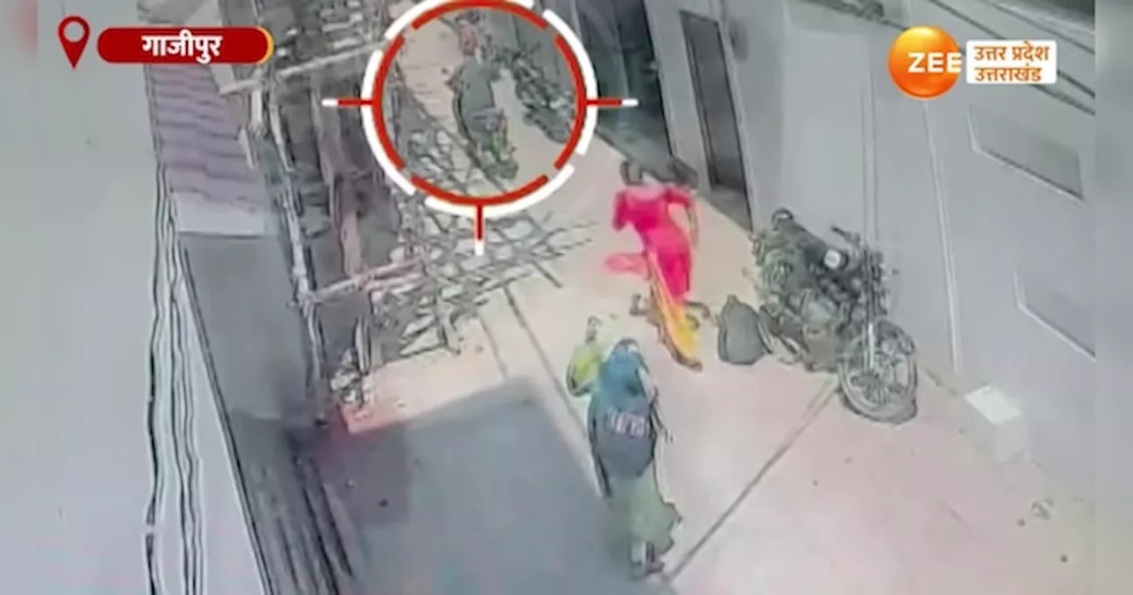 Video: छलावे की तरह आया बाइक सवार, CCTV में कैद हुई महिला से चेन स्नेचिंग की घटना