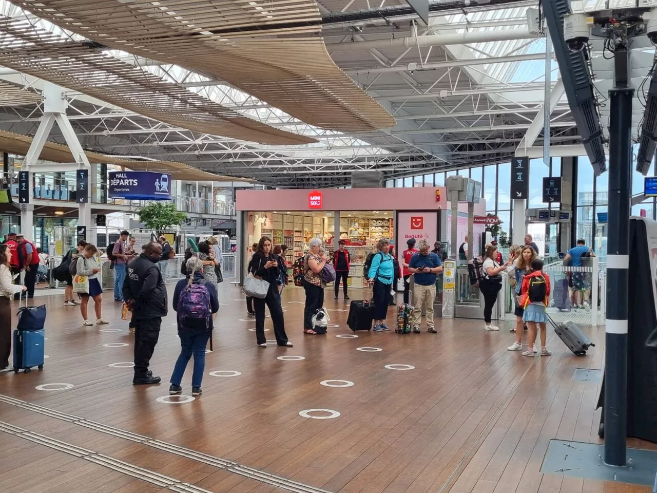 Gare de Rennes : annulations et retards des trains après une 'attaque massive' contre la SNCF