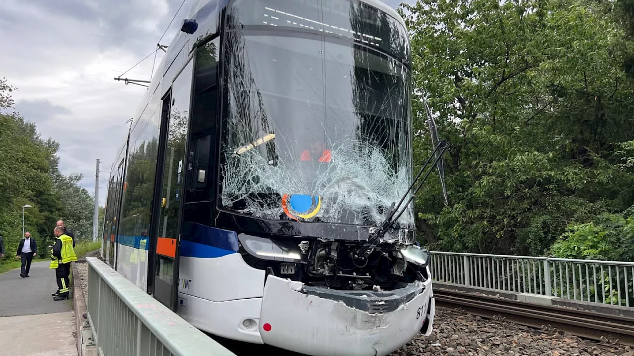 Jena: Straßenbahnen krachen aufeinander! 12 Verletzte